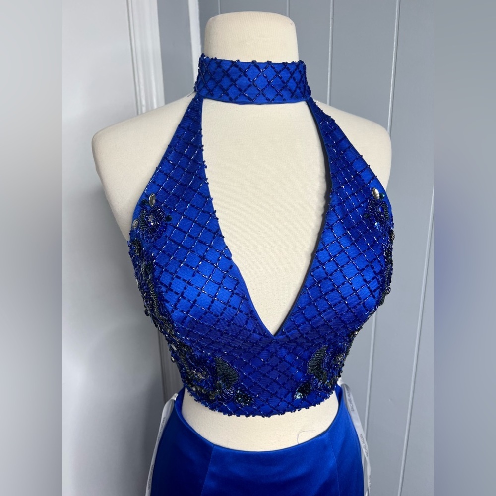 Prom dress - Picture 2 of 7